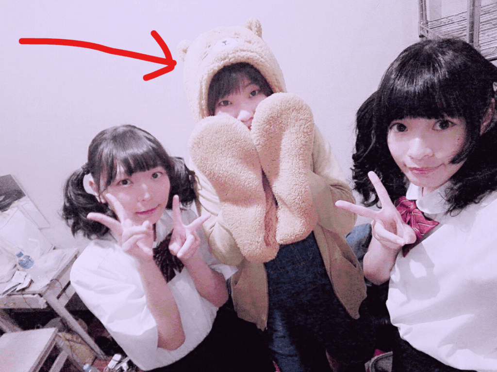 中の人の顔写真