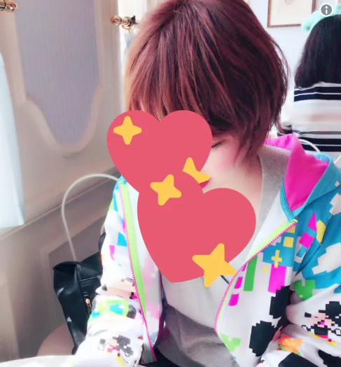 中の人の顔写真