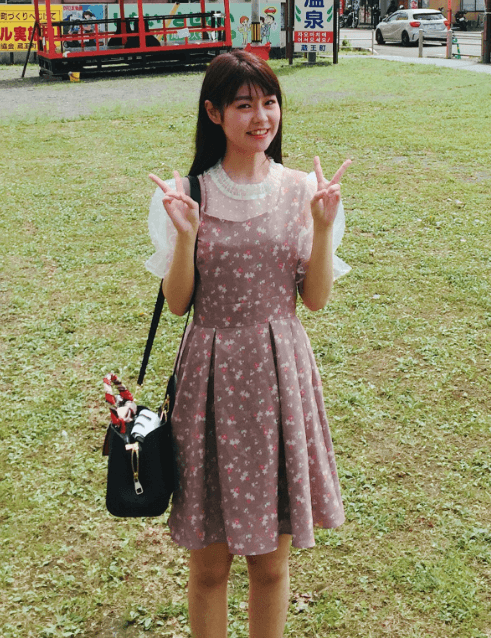 富士葵の中の人の全身写真