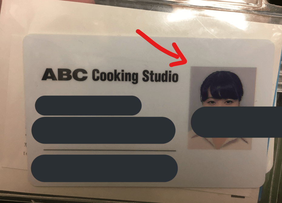 中の人の社員証写真