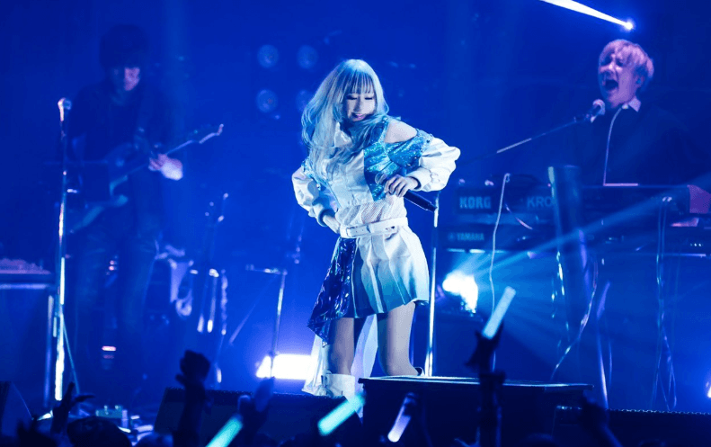 鈴木ヒナの中の人の顔出し